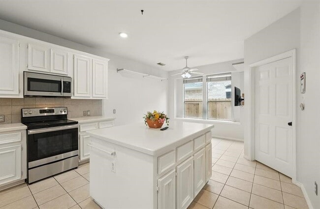 Building Photo - 21331 Willow Glade Dr