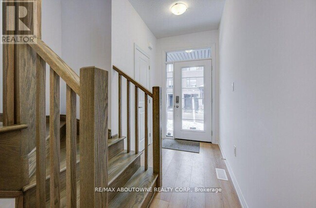 Building Photo - 120 Court Dr
