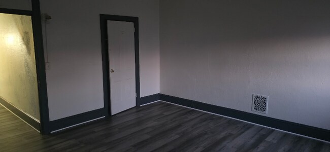 Building Photo - 227 Hummel St