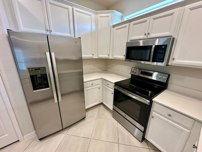 Building Photo - 1696 Alameda Dr