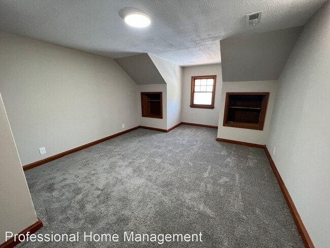 Building Photo - 3 br, 2 bath House - 824 W Southerland Dr
