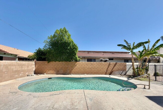 Building Photo - AVAILABLE NOW!! 3 Bedroom / 2 Bathroom Townhouse with pool in Cathedral City