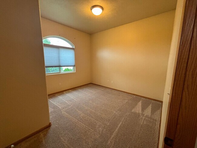 Foto del edificio - 4 BED | 3 BATH | TOWNHOME | BOX ELDER