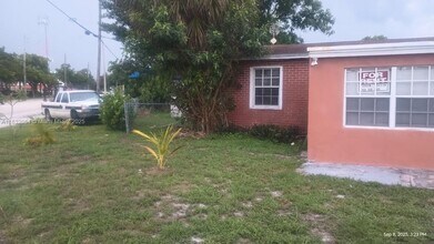 Building Photo - 2300 NW 15th Ct