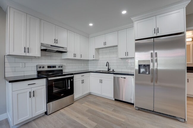 Building Photo - Duplet