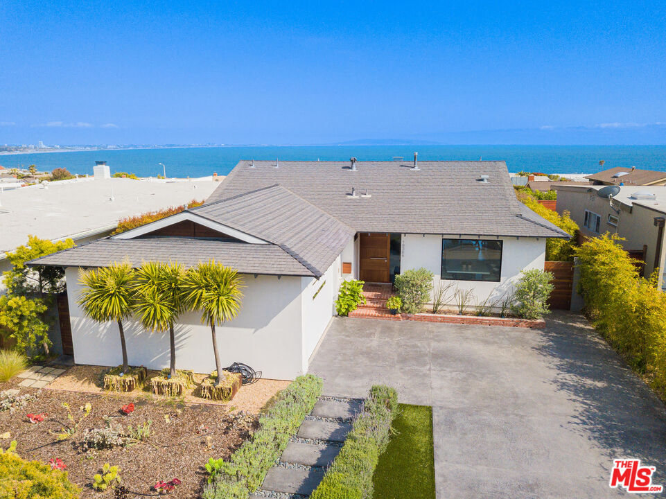 Primary Photo - 18366 W Clifftop Way