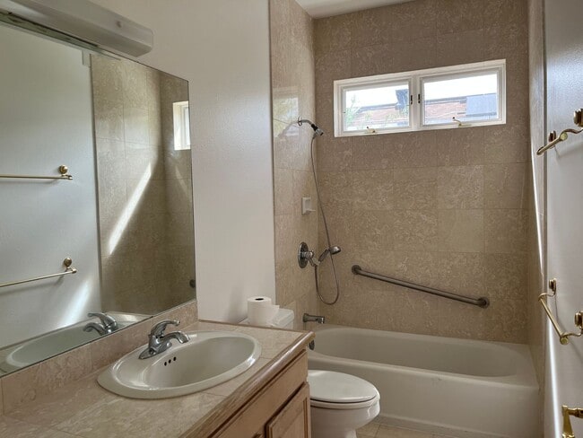 Building Photo - 1 bedroom, 1 bath unit, NO parking - Avail now