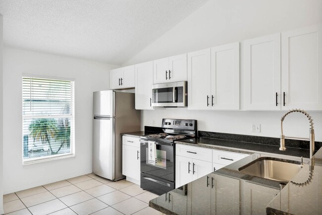 Building Photo - 3651 N Goldenrod Rd