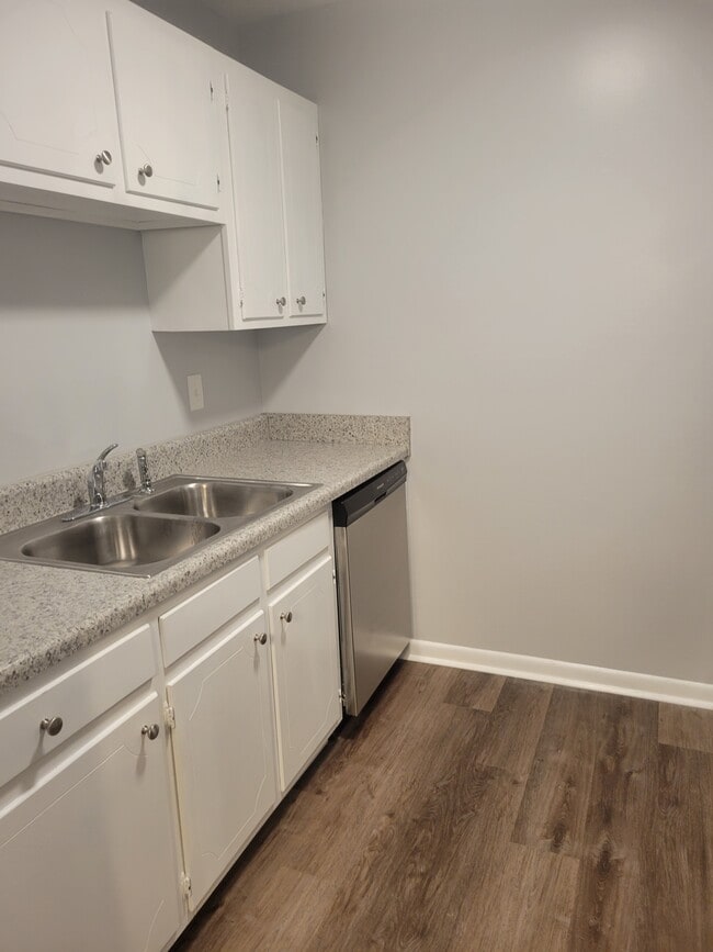 Building Photo - 370 Wallace Rd