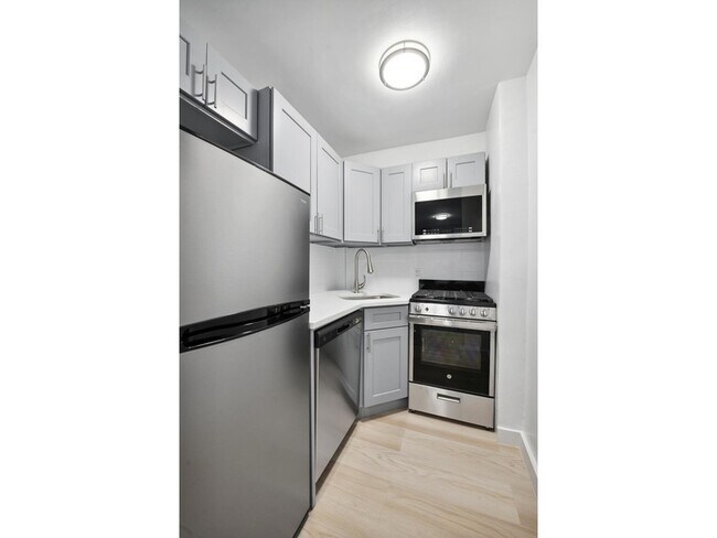 Foto del edificio - 321 E 48th St