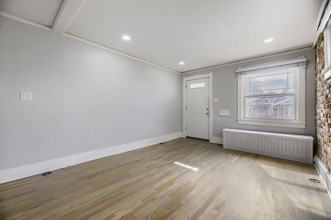 Foto del edificio - LOCATION LOCATION! Charming and updated bungalow located just west of Wash Park!!  Move in Specia...