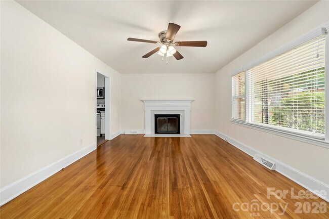 Foto del edificio - 943 Dudley Dr