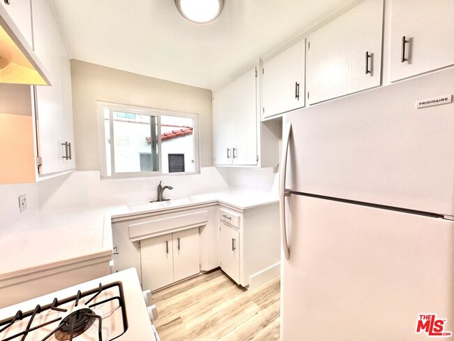 Building Photo - 1037 S Shenandoah St