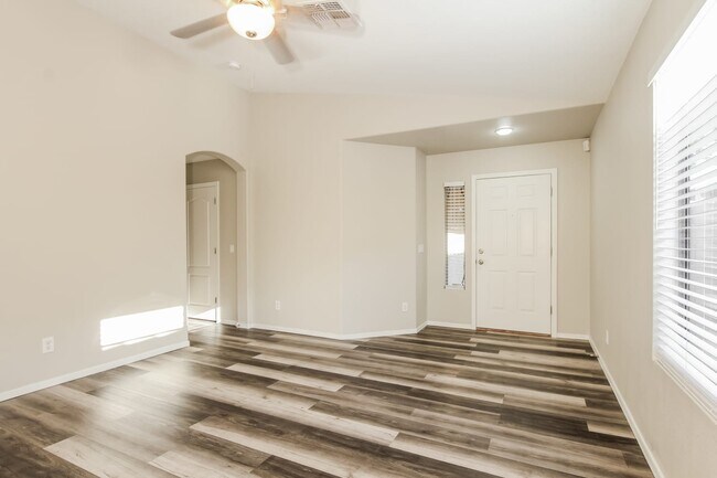 Building Photo - 16215 W Cottonwood St