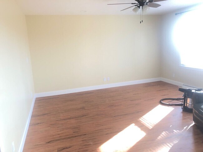 Building Photo - Beautiful 3BR home rural Bloomington with ...