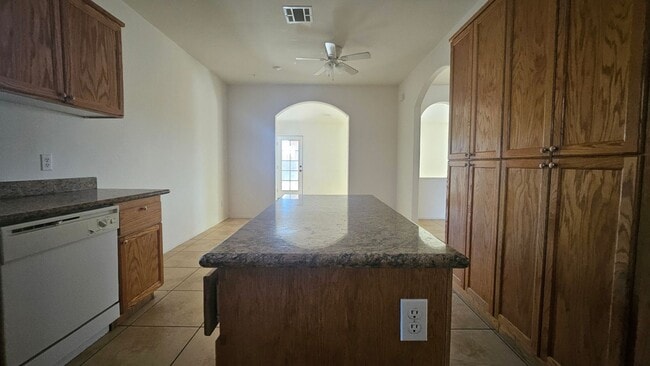 Foto del edificio - Bright and Open 3-Bed, 2-Bath Home on Kare...