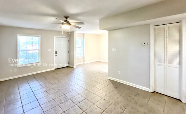 Building Photo - 213 Alpine Dr