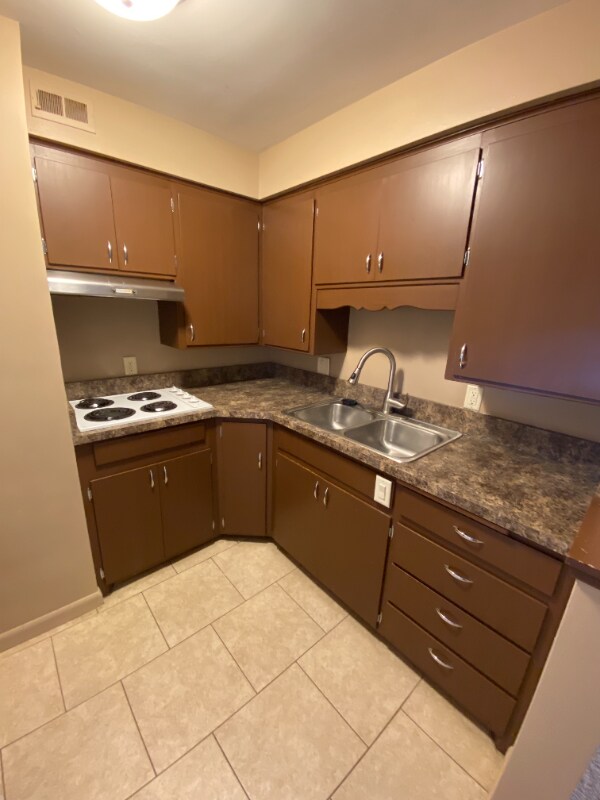 Building Photo - 1400 S 20th St