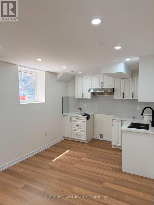 Building Photo - 18 Golden Springs Dr