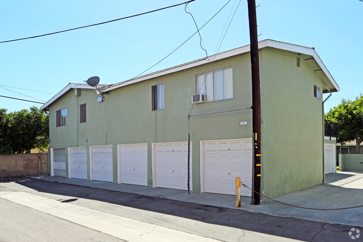 Building Photo - 12120 Gilbert St
