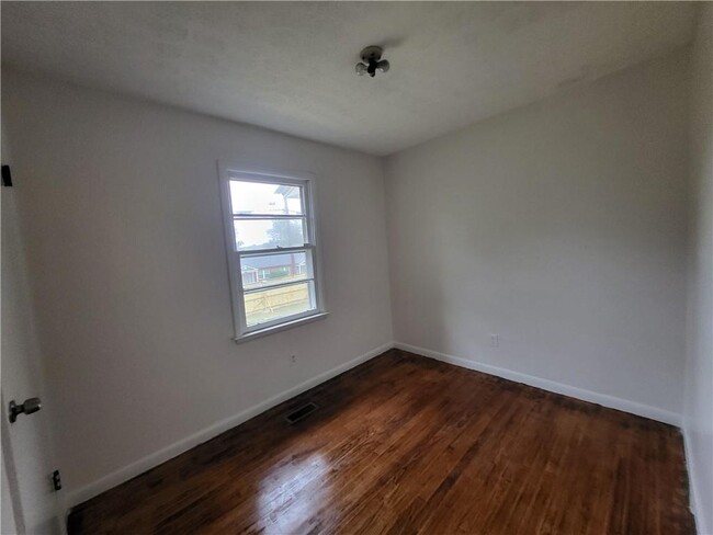 Building Photo - 873 Ell St