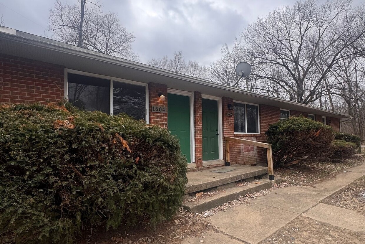 1600-1604 Dewitt Drive - 1600-1604 Dewitt Drive