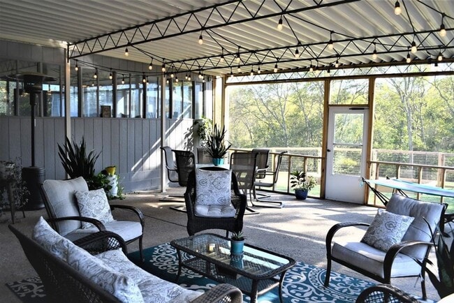 Foto del edificio - Stunning Donelson Brick Ranch by Golf Cour...