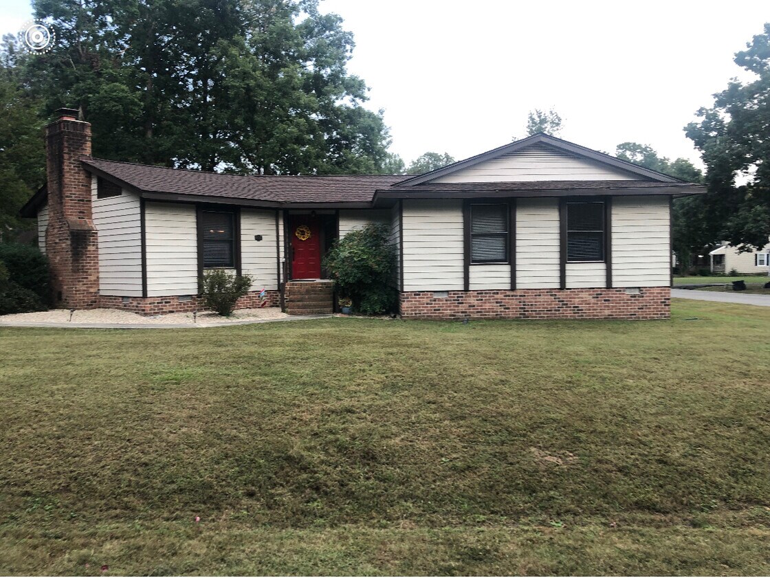 14713 Esther Ln, Chester, VA 23836 House for Rent in Chester, VA