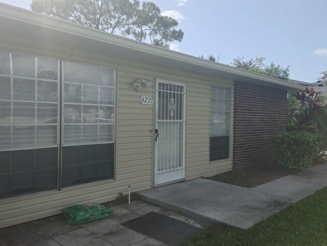 Building Photo - SPACIOUS 2/2 Home With 1-Car Garage!