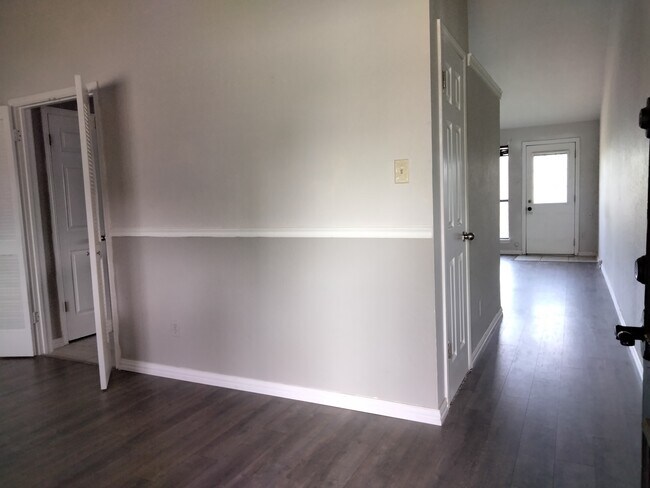 Foto del edificio - 213 Hickory Springs Dr