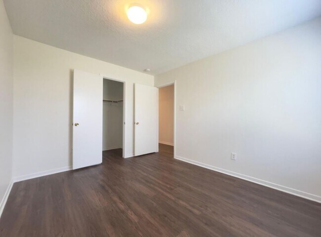 Building Photo - 12123 Glen Crossing Cir