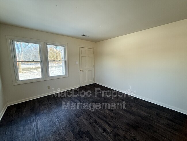 Foto del edificio - 1804 Airport Ave