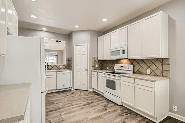 Foto del edificio - 12195 Adams St, Thornton, CO, 80241