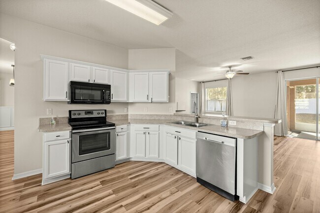 Foto del edificio - 3008 NE 24th Pl