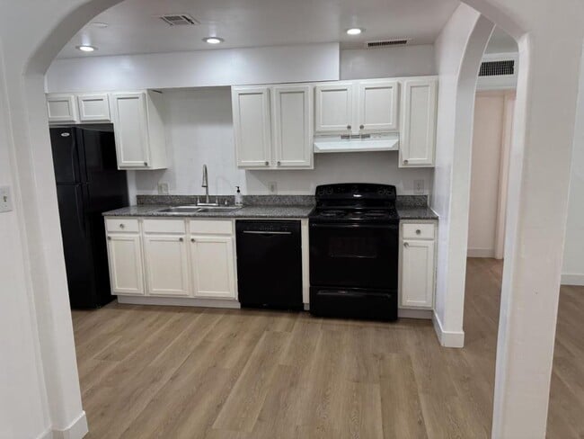 Building Photo - 405 San Pablo Dr