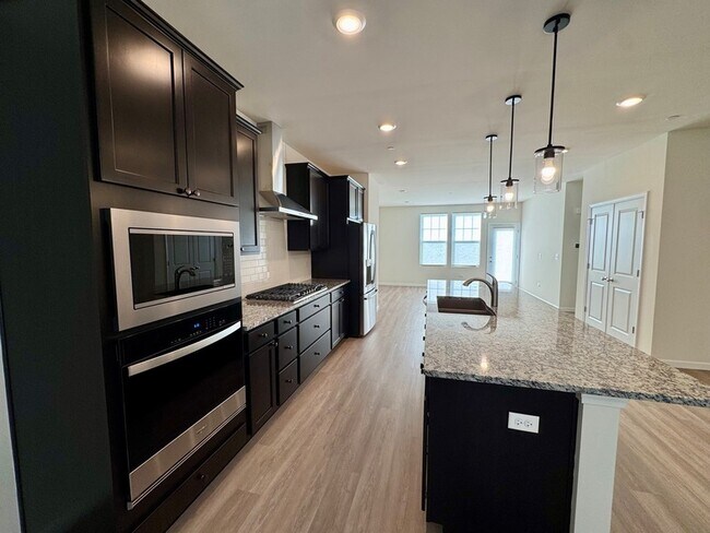 Foto del edificio - 155 Yorktown Ct