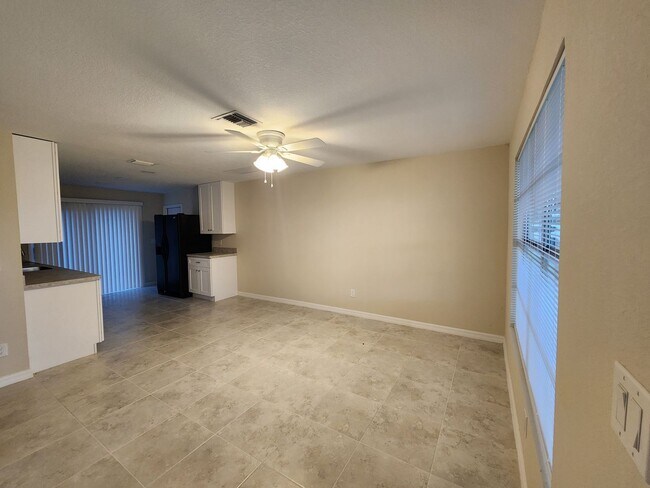 Building Photo - Cozy Duplex in the Beautiful Buckingham Area