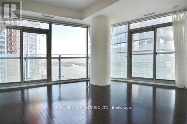 Photo principale - 14-4414 York St
