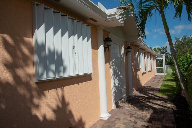 Foto del edificio - 10635 SW Hartwick Dr
