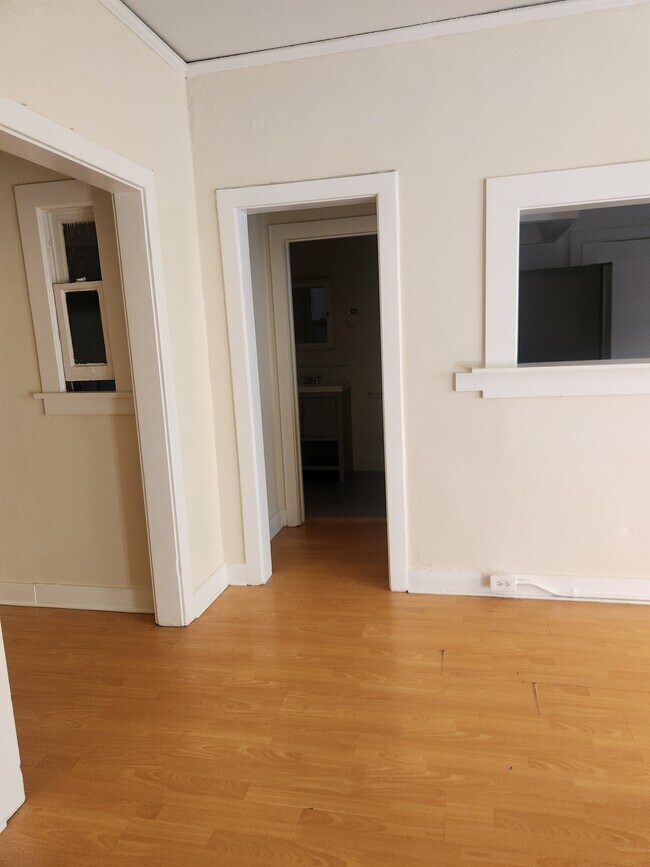 Foto del edificio - 1825 Ivar Ave