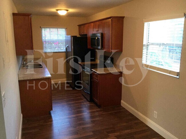 Foto del edificio - 5227 Adams Rd