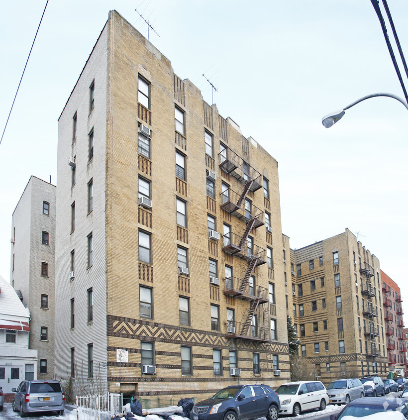 Primary Photo - 2050 E 18th St