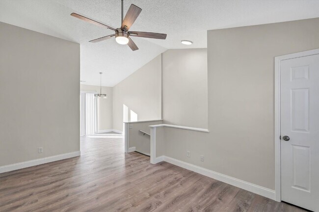 Building Photo - 1607 E Swan Cir