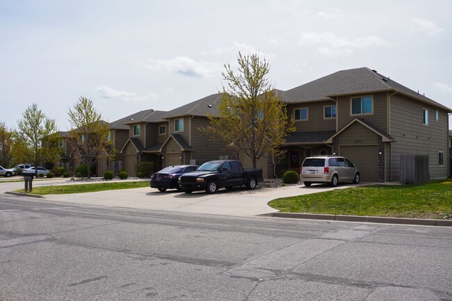 Building Photo - 3-Bed Duplex w Garage + Fenced Yard - $500...