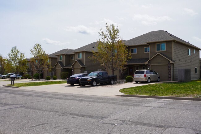 Foto del edificio - 3-Bed Duplex w Garage + Fenced Yard
