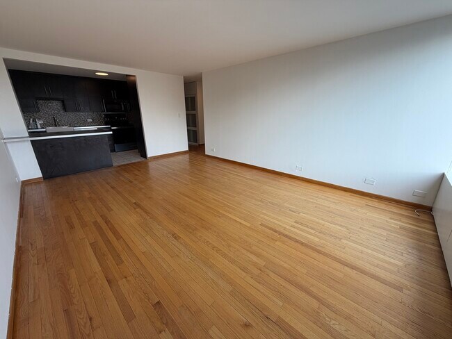 Foto del edificio - 3930 N Pine Grove Ave