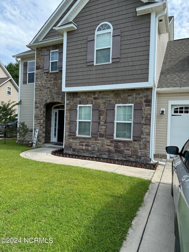 Building Photo - 802 Oleander St