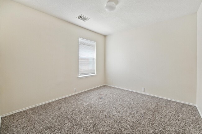 Building Photo - 21102 Somerset Park Ln