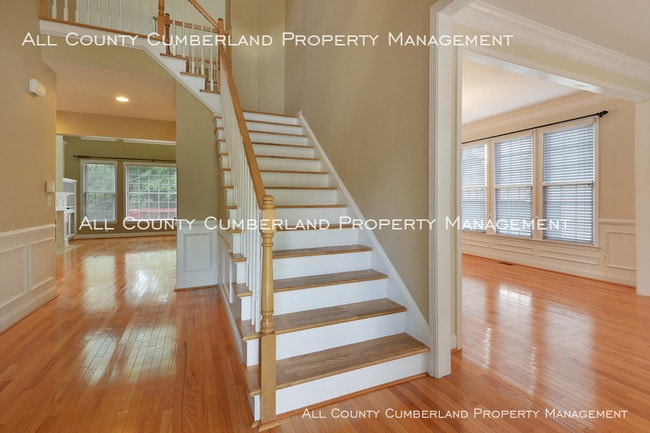 Building Photo - Beautiful Spacious Home 5 Bedrooms!