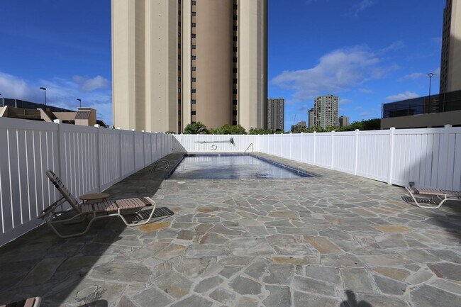 Foto del edificio - Regency Tower - Studio/1 Bath/1 Prkg - $1,500
